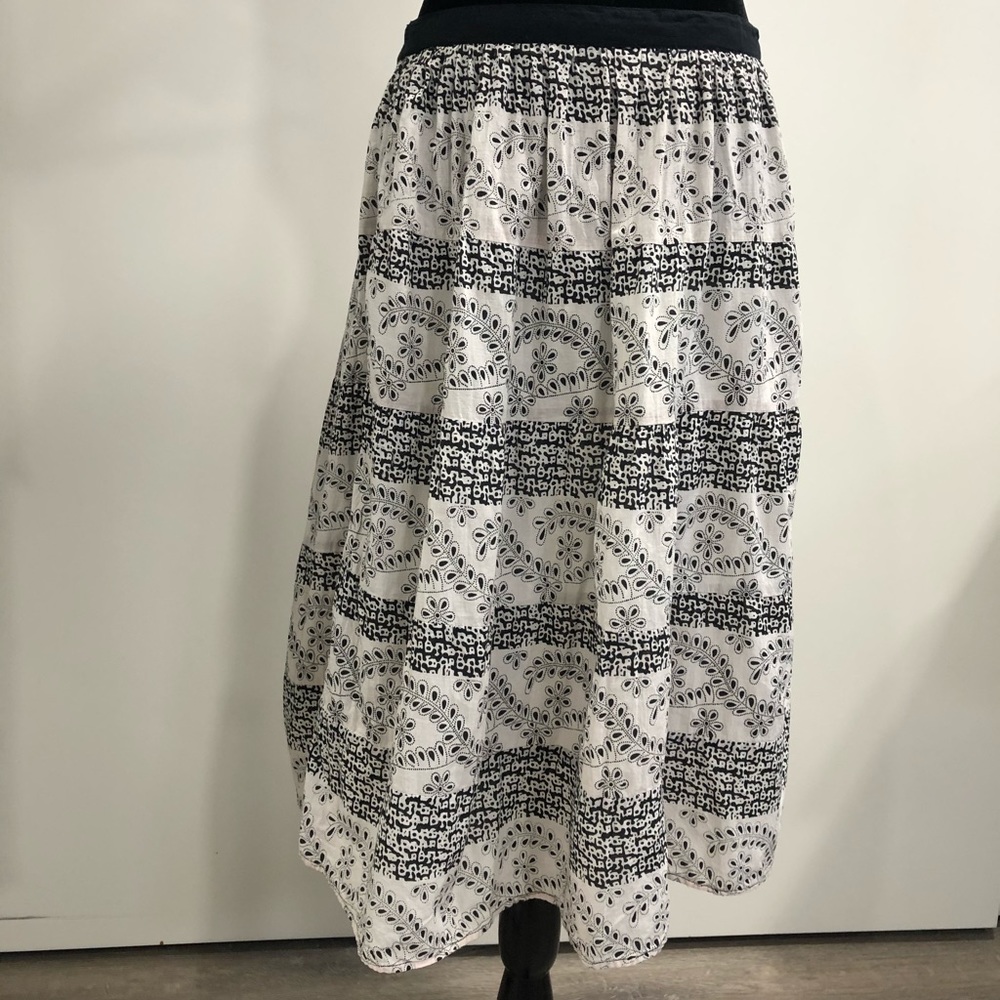 beautiful skirt.  only worn twice